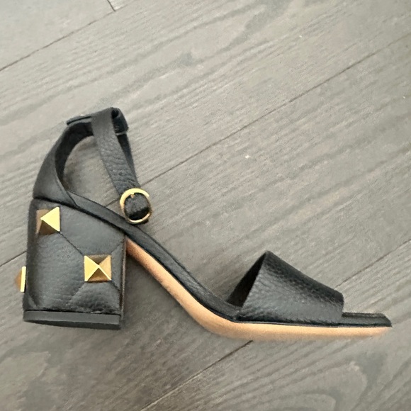 VALENTINO GARAVANI
Roman Stud Ankle Strap Sandals - Picture 7 of 9
